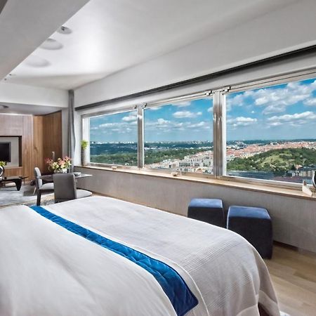 Sky Suite Hotel Prag Exteriör bild