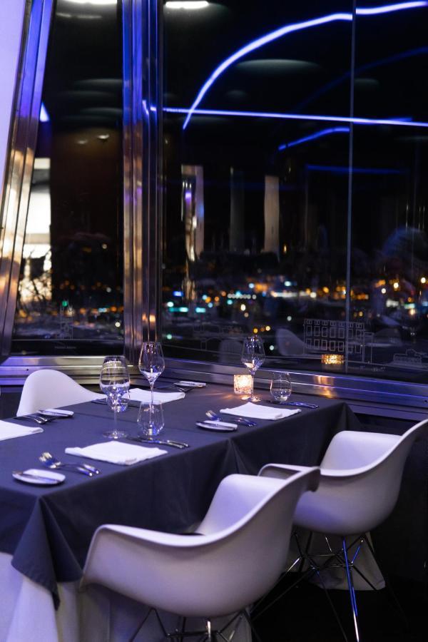 Sky Suite Hotel Prag Exteriör bild