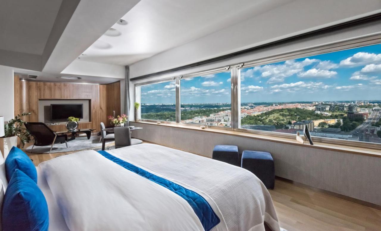 Sky Suite Hotel Prag Exteriör bild