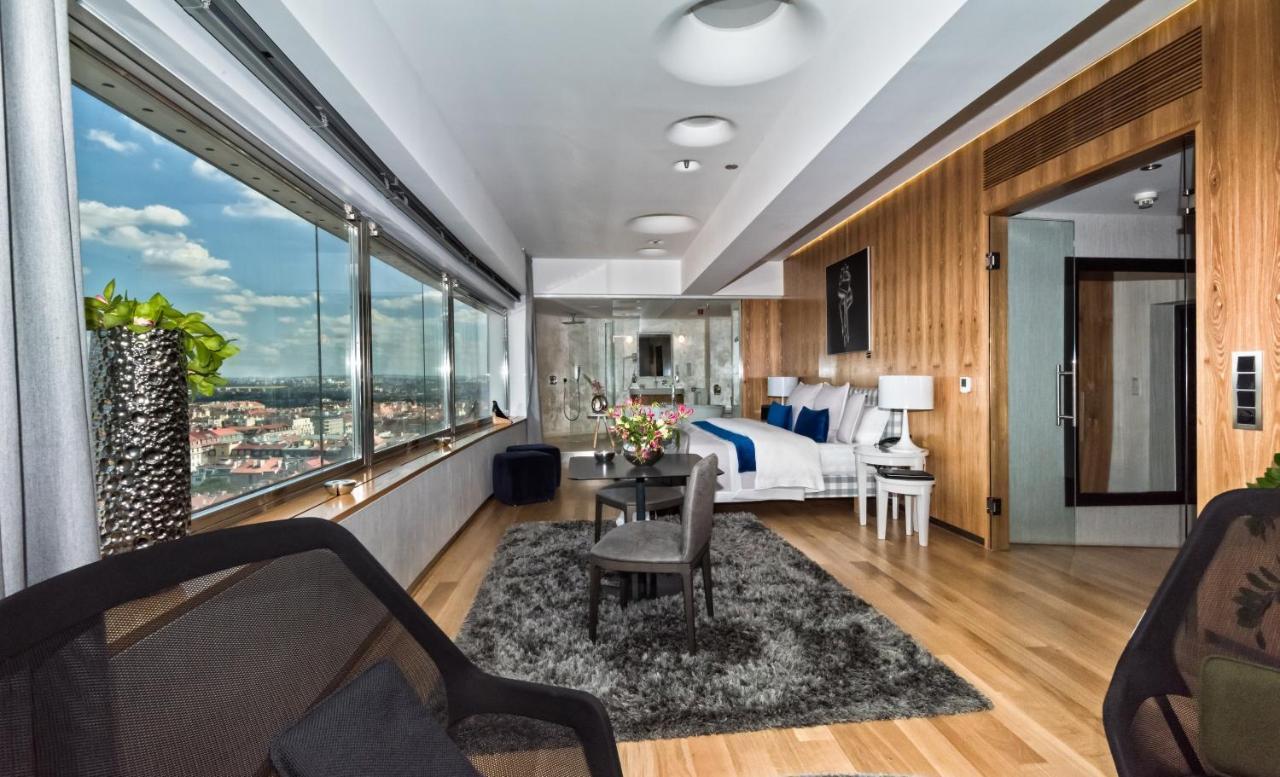 Sky Suite Hotel Prag Exteriör bild