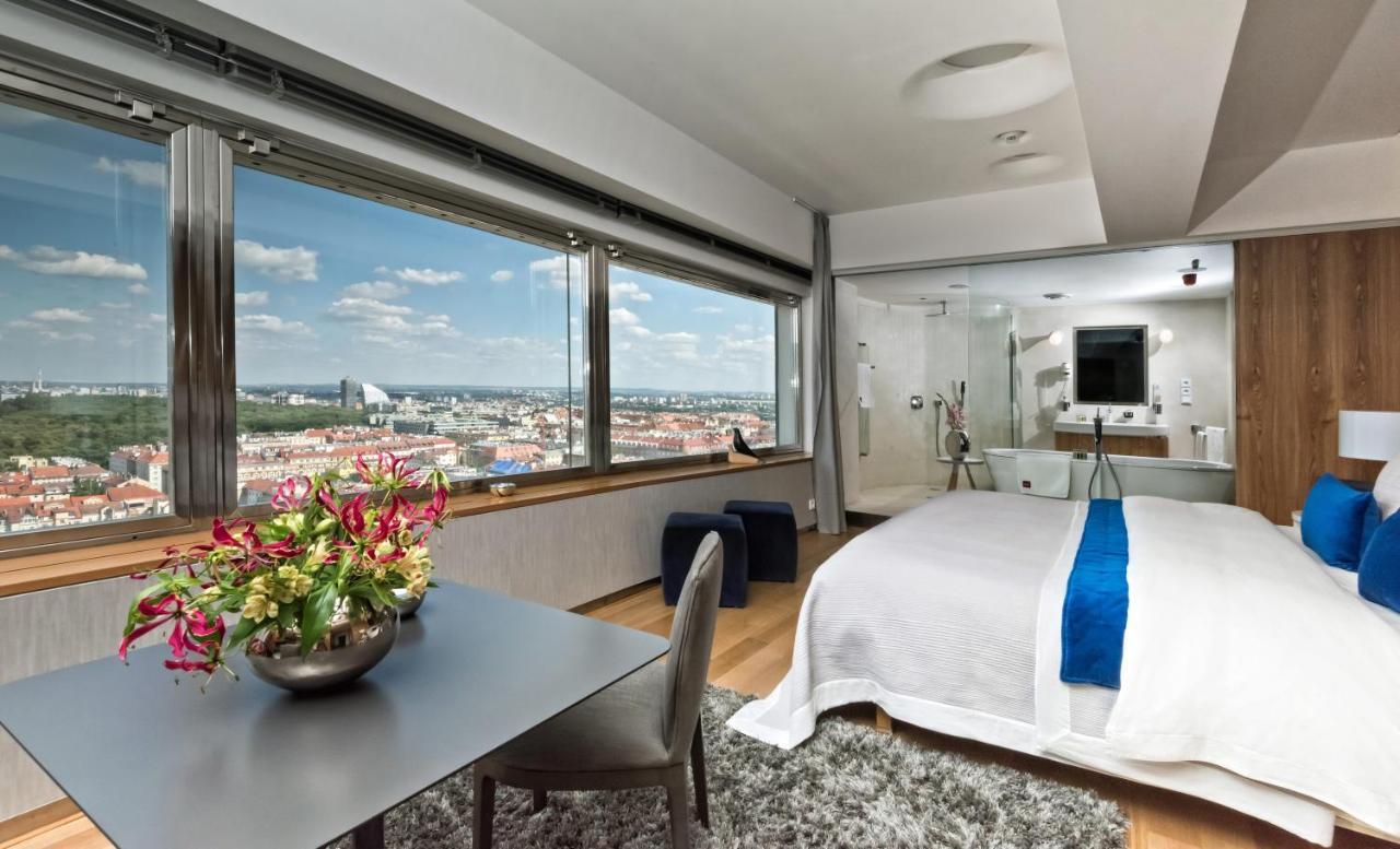 Sky Suite Hotel Prag Exteriör bild