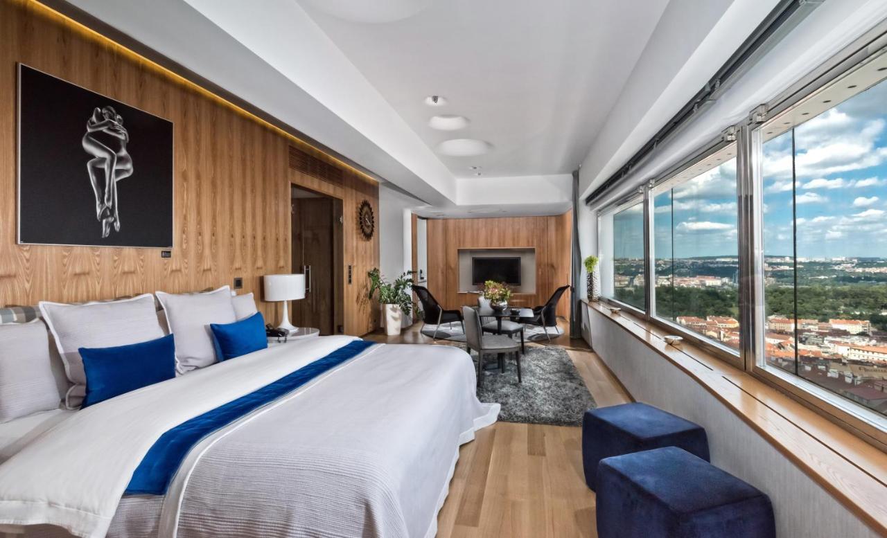 Sky Suite Hotel Prag Exteriör bild